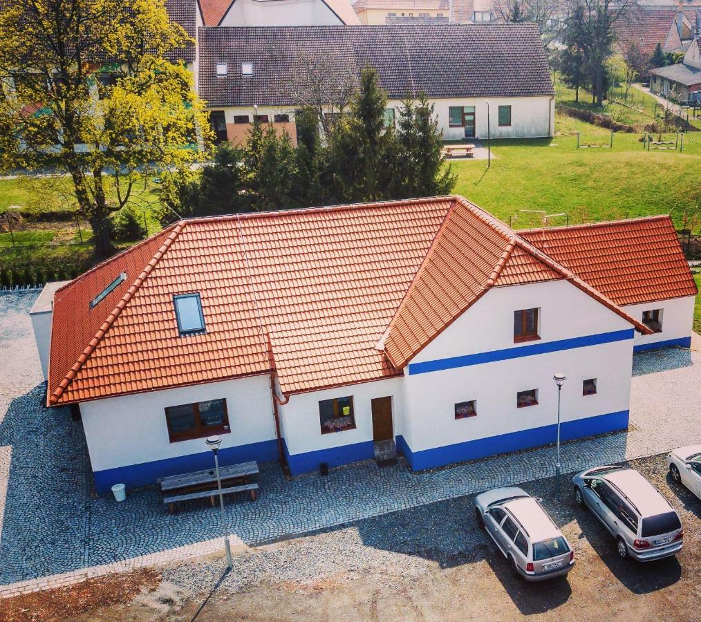 Hotel Čechův dvůr Louka  Exteriér fotografie